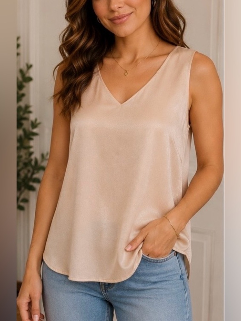Zelda Women's Champagne Satin Sleeveless V-Neck Shell Top Blouse Size 14